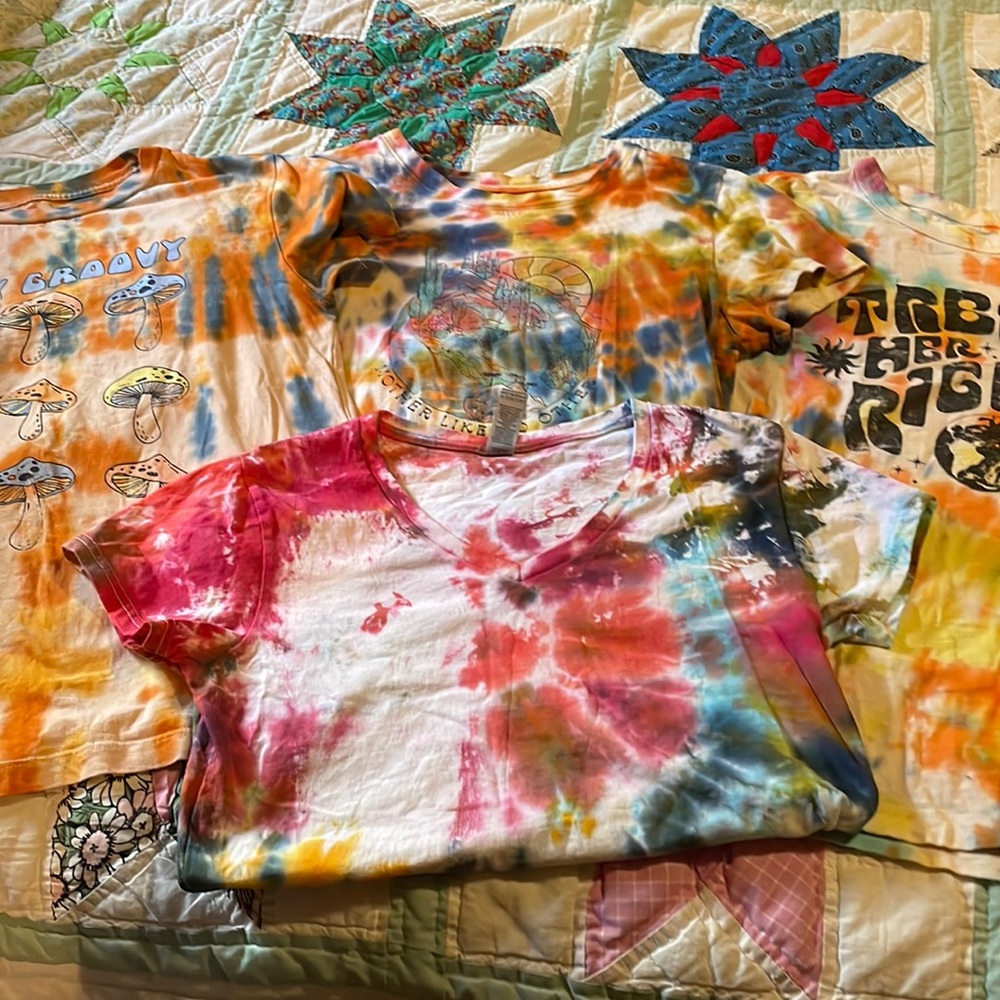 Well loved size small tye dye tshirts
